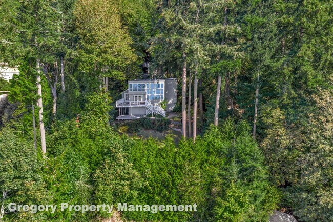 Building Photo - Outstanding Lake Sammamish Views. Private ...