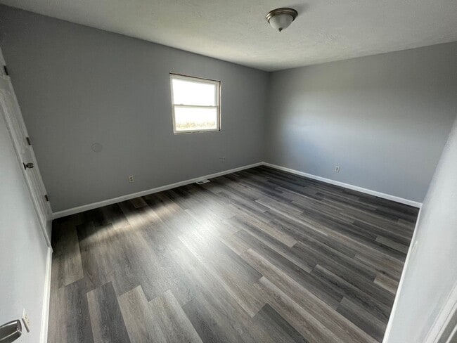 Building Photo - Remodeled 3 Bedroom Townhome