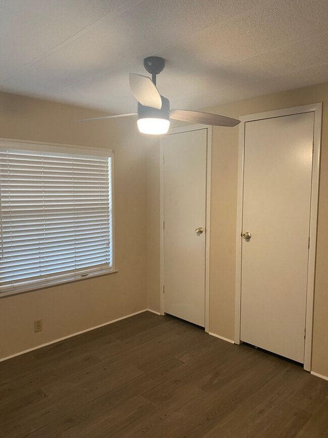 Building Photo - Waterfront 3 bedroom 2 bath