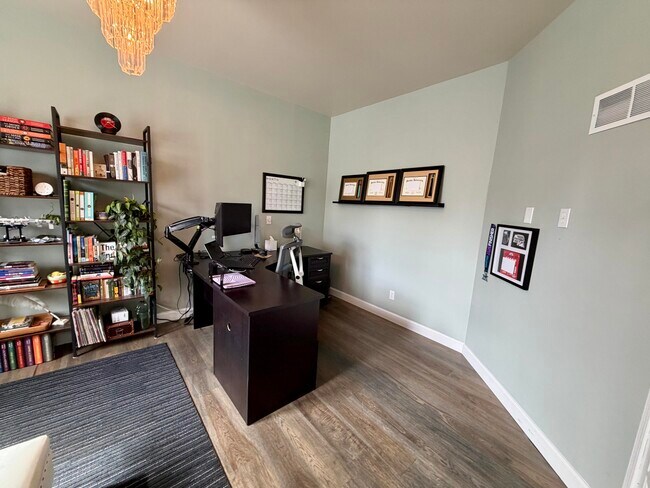 Building Photo - 6961 Suncrest Dr