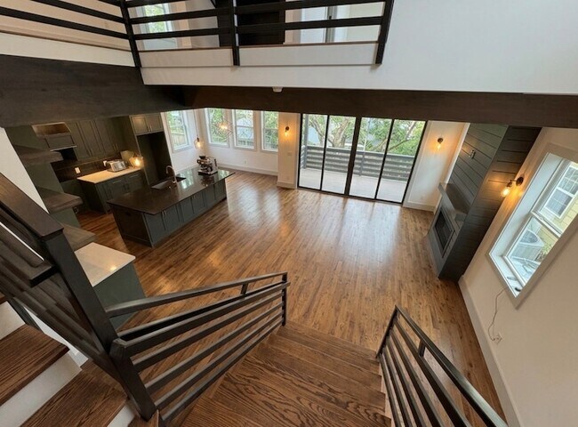 Building Photo - 505 E 40th St