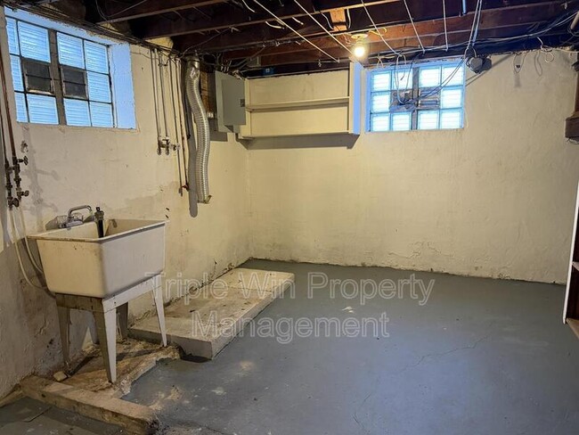 Building Photo - 3915 Itaska St