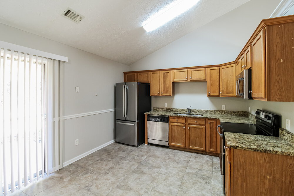 Building Photo - 300 Oak Hill Dr