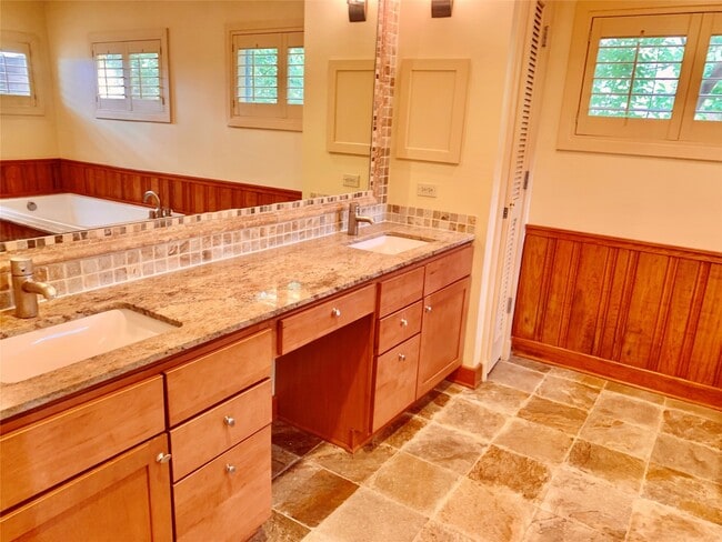 Building Photo - 1955 Portsmouth St