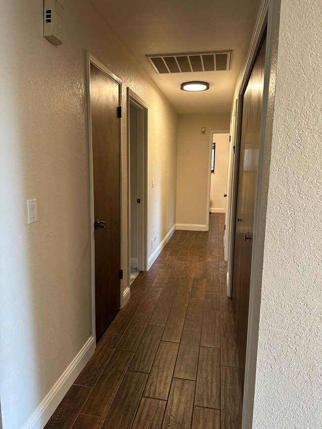 Building Photo - Beautifully maintained home in a peaceful setting