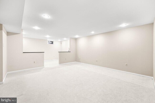 Building Photo - 120 Elizabeth Ct