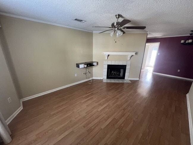 Primary Photo - Now Leasing: Beautiful 2 Bed, 2.5 Bath tow...