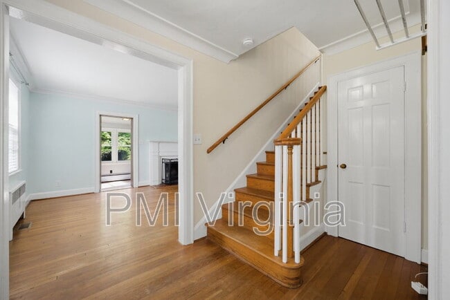 Building Photo - 400 Kemp Ln