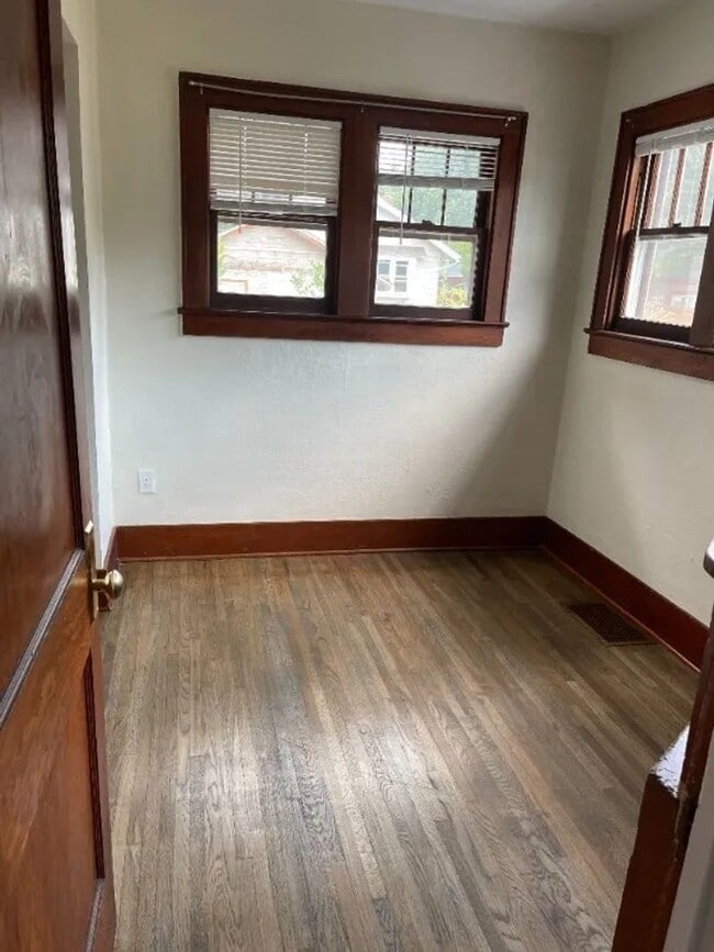 Building Photo - 610 S Loomis Ave