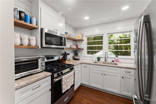 Building Photo - 269 Terrydale Dr SE