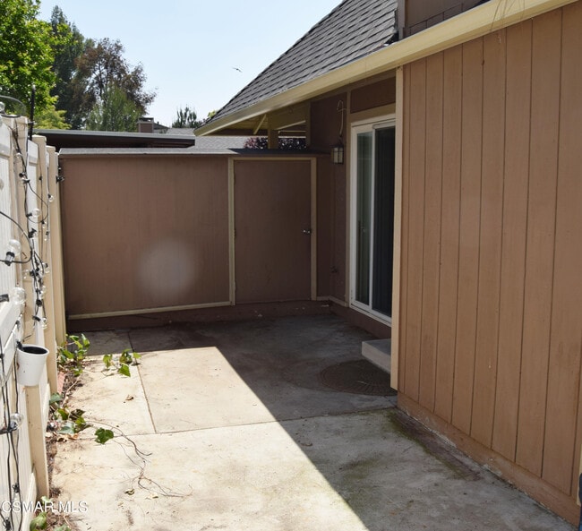 Building Photo - 28725 Conejo View Dr