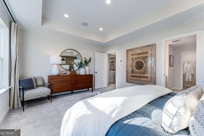 Building Photo - 5716 Plaza Dr SE