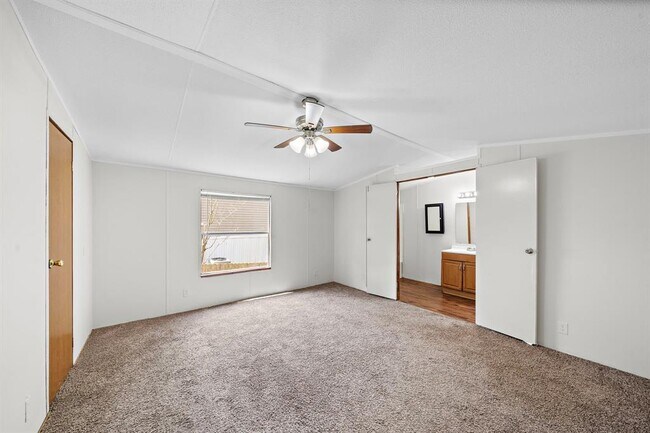 Building Photo - 14431 W Lee Shore Dr