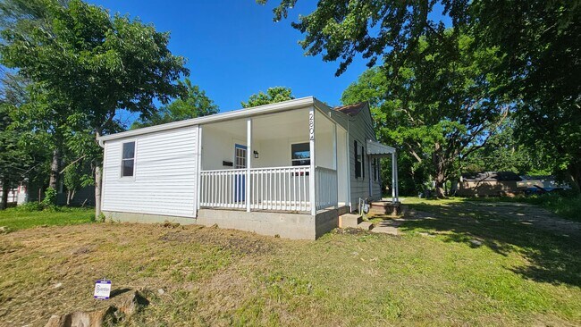 Building Photo - 2804-2806 Raible Ave.