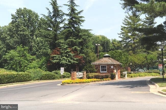Building Photo - 7621 Provincial Dr