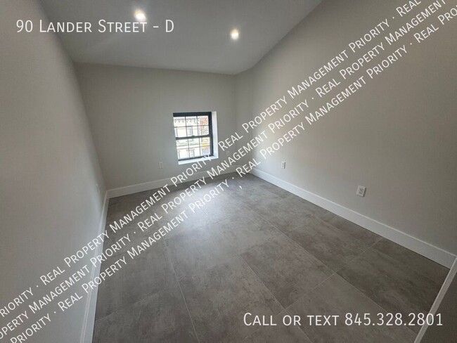 Building Photo - Stunning 2-BR Apartment