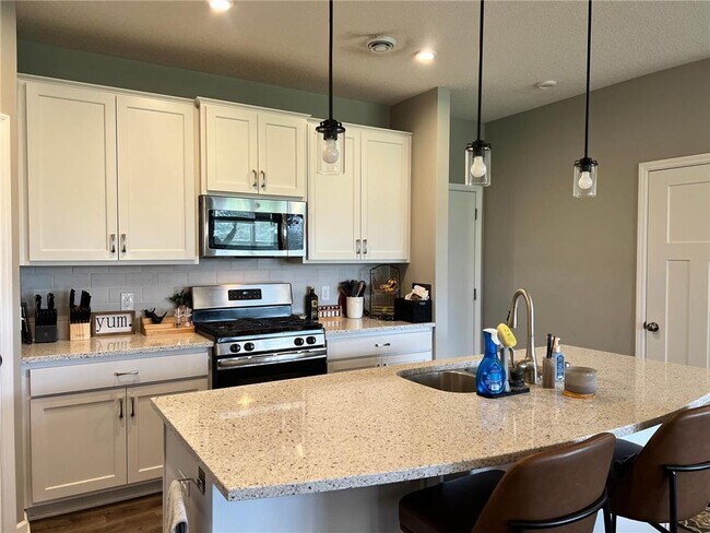 Building Photo - 7303 Fir Ln N