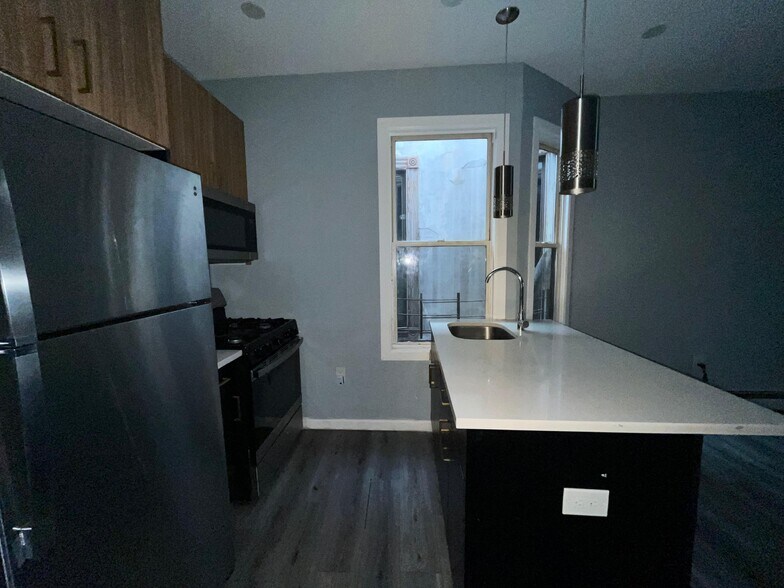 Building Photo - 485 Mercer St