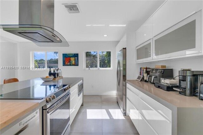 Building Photo - 7465 SW 135th St