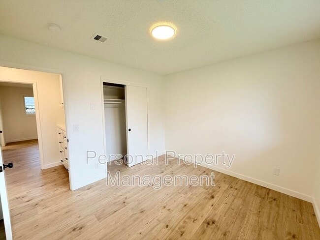 Building Photo - 12202 NE 2nd St