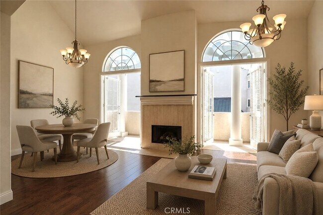 Building Photo - 930 N Doheny Dr