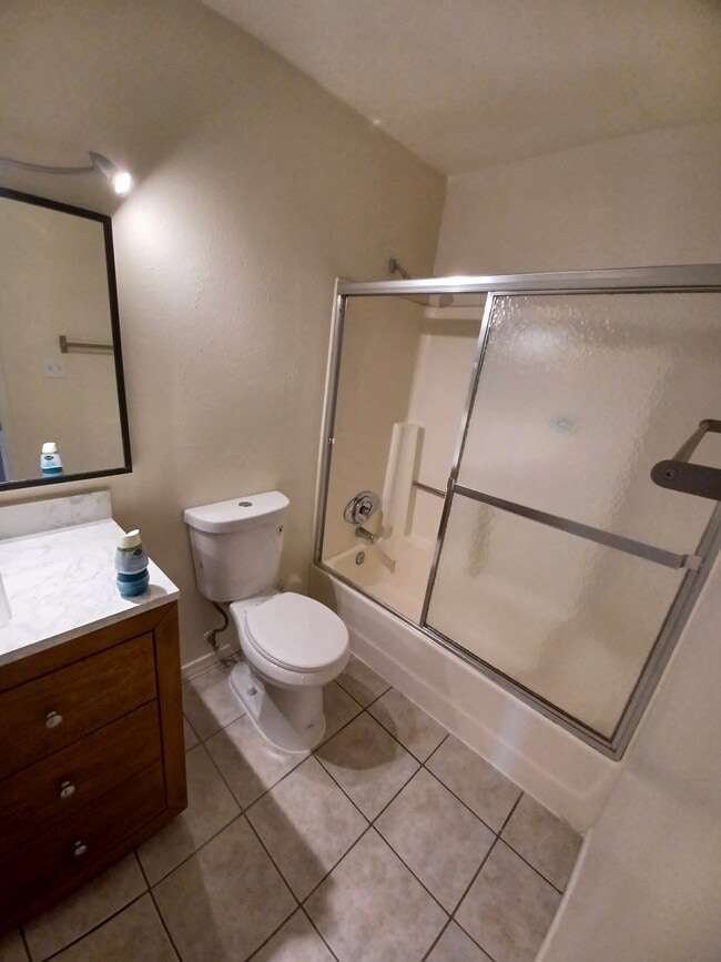 Building Photo - 540 N May