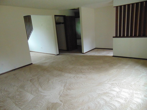 Building Photo - Terrific home, Large Yard, Quiet Street