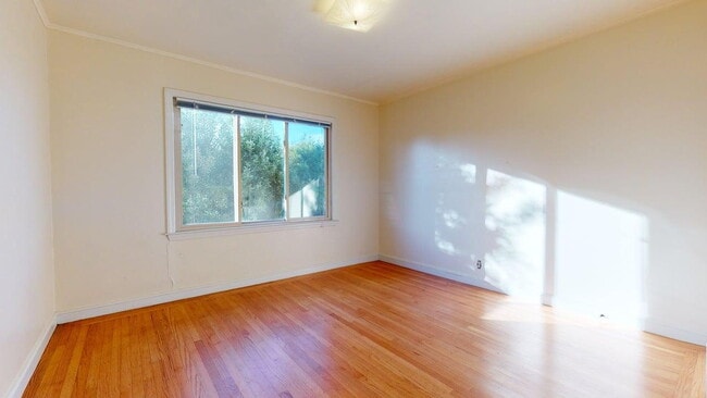 Building Photo - Flexible 4BD/3BA Home w/ Bonus Private Suite – Steps to Taraval Shops