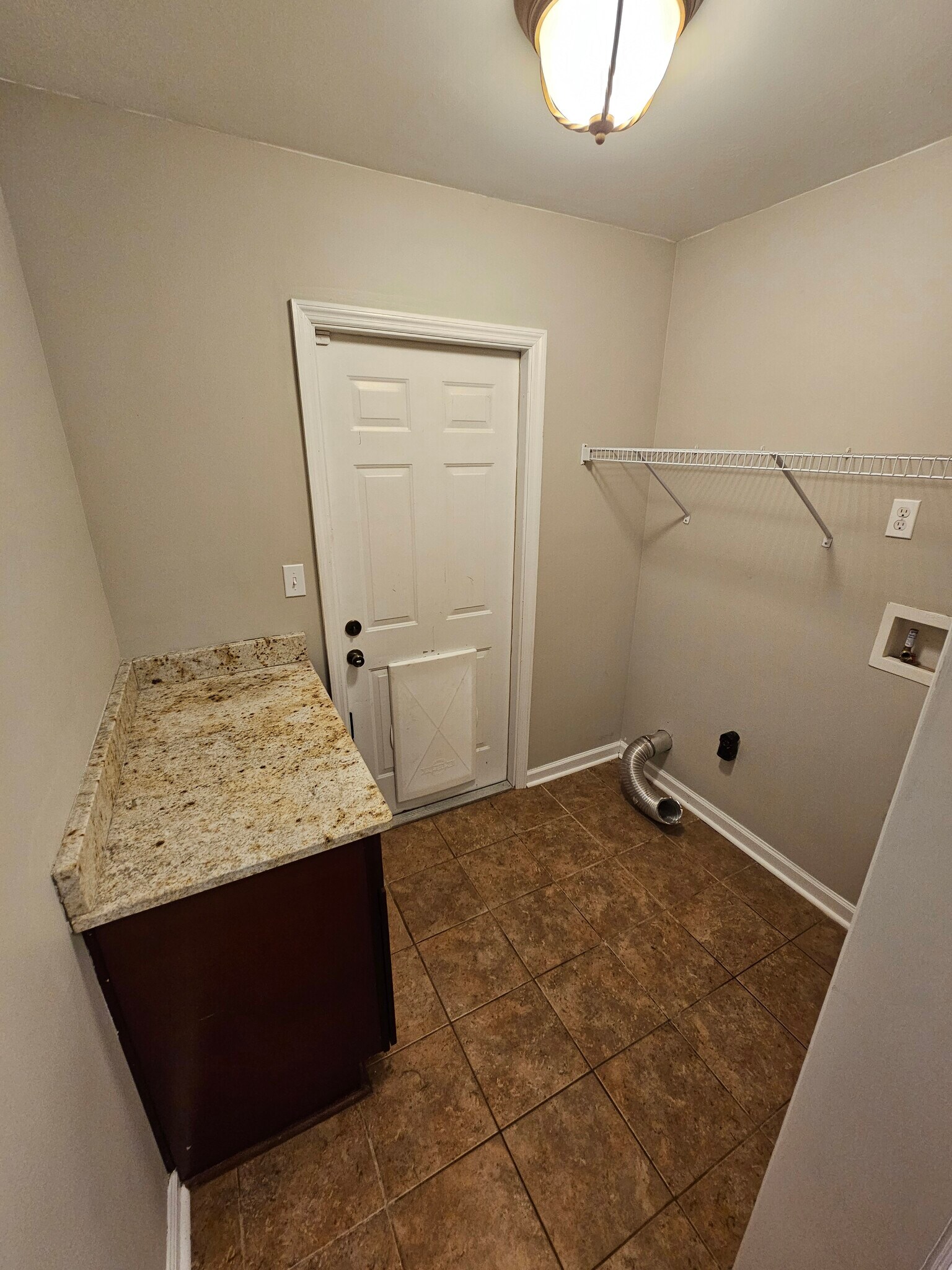 Building Photo - 503 W Tietgen St