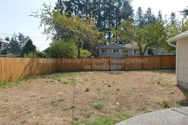 Building Photo - 2127 N 160th St
