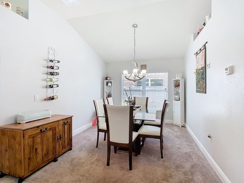 Building Photo - 649 Meadow Pointe Dr