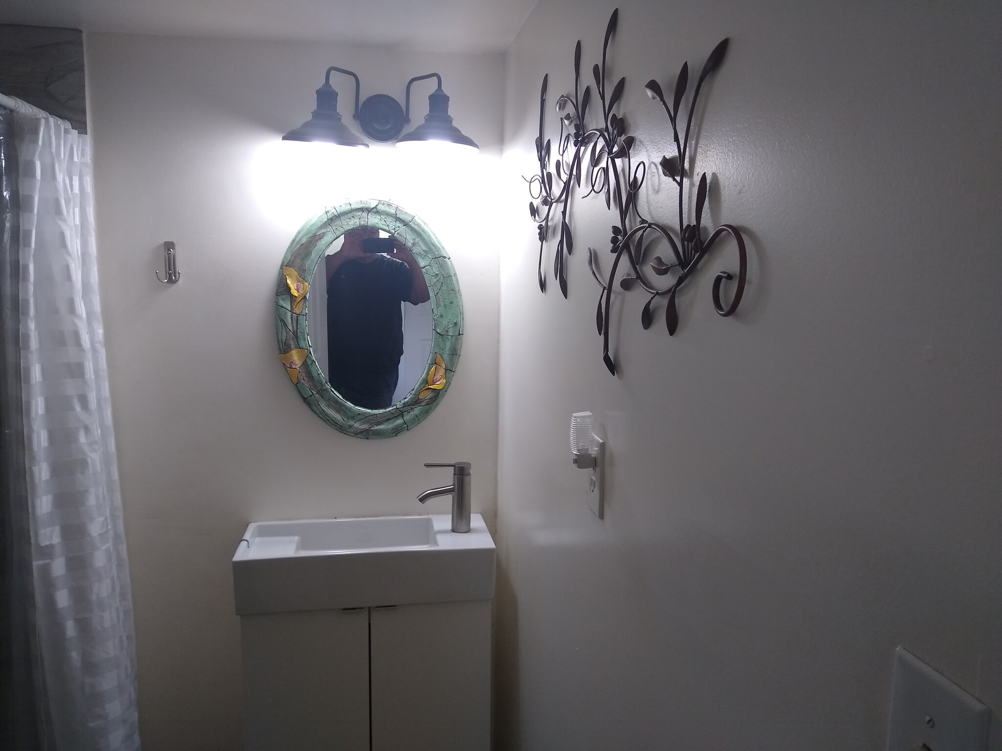 Bathroom sink. - 9328 N Ashley St