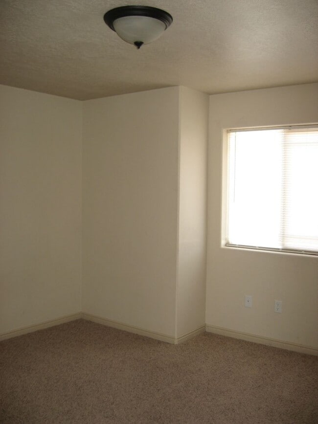 Building Photo - Corner Lot Duplex in Family Friendly Neigh...