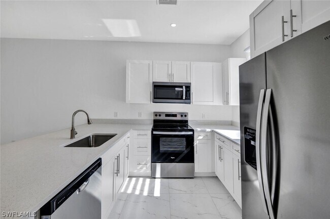 Building Photo - 430-432 Bell Blvd