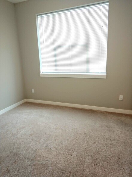 Building Photo - 1906 SE Tacoma St