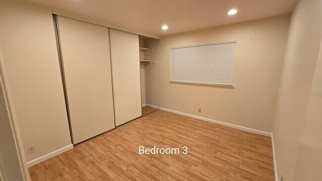 Building Photo - 4844 Westmont Ave