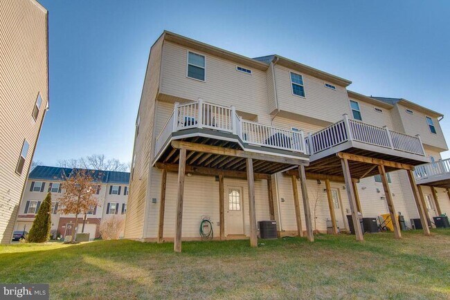 Building Photo - 816 Croggan Cres