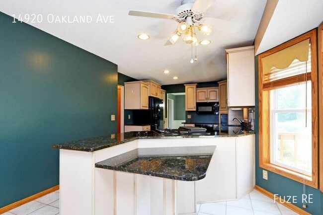 Building Photo - 14920 Oakland Ave