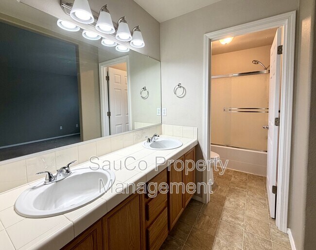 Building Photo - 4299 SE Averi Ct