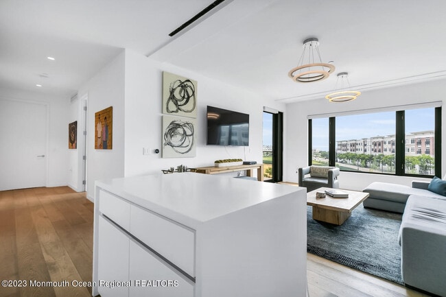 Building Photo - 601 Heck St