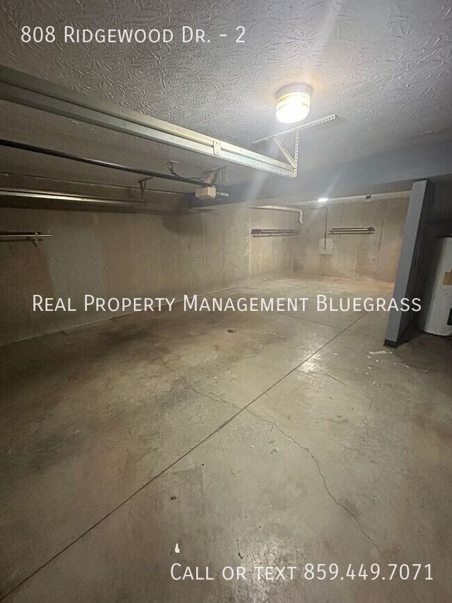 Building Photo - 808 Ridgewood Dr