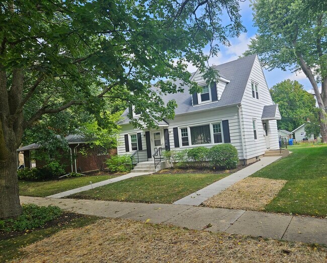 Primary Photo - 521 Anderson Blvd