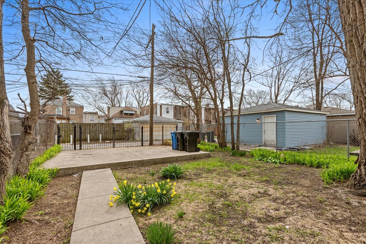 Building Photo - 6735 S St Lawrence Ave