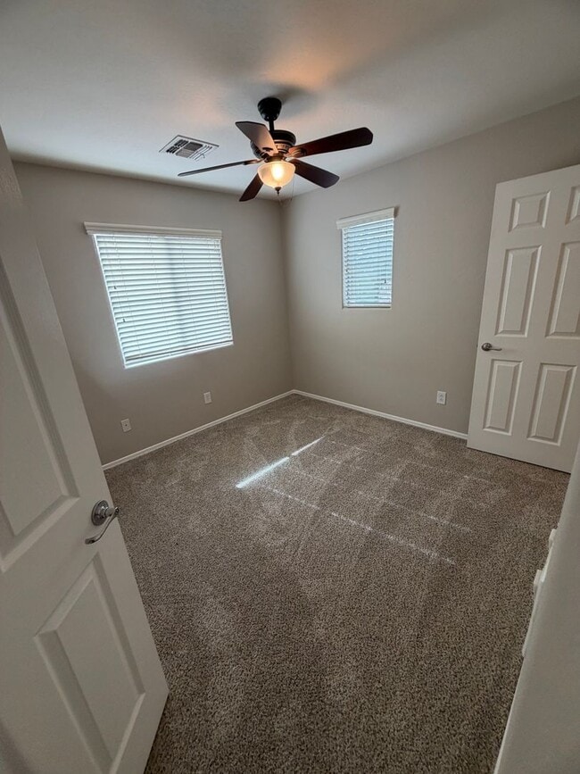 Building Photo - Community pool and a low maintenance yard