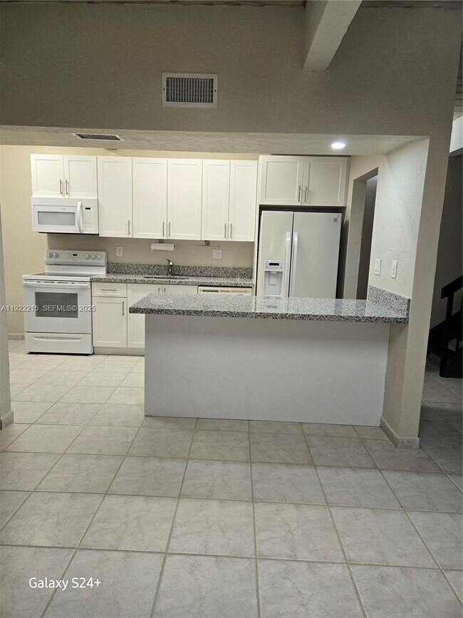 Building Photo - 7601 SW 105th Ave