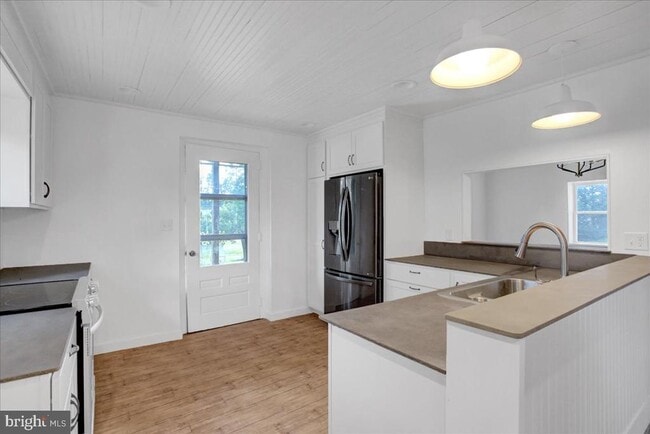 Building Photo - 233 Hetrick Rd