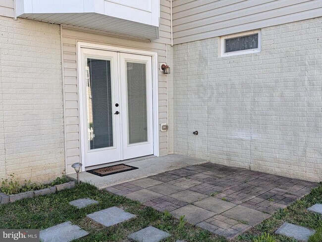 Building Photo - 9537 Evergreen Circle