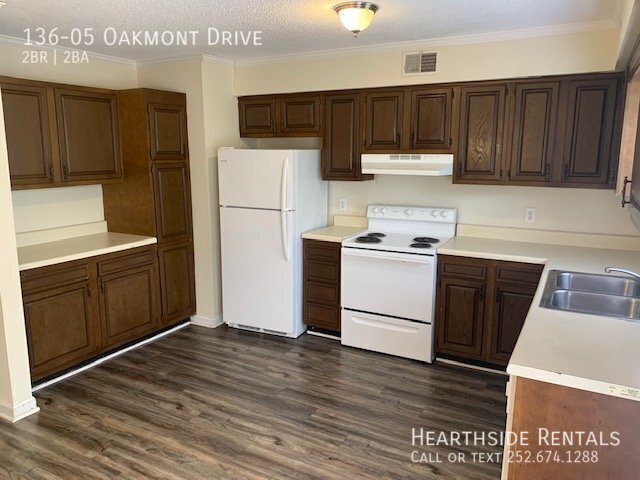 Building Photo - 136 Oakmont Dr