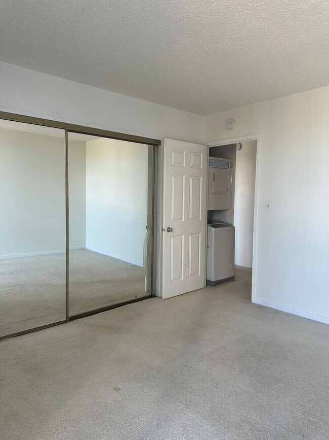 Building Photo - Fairway Gardens – 2 BD / 1 BA / 1 PK Spacious & Convenient Condo Living