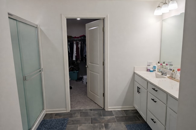 Building Photo - Spacious 4-Bedroom Modern Home with 3 Full Baths.